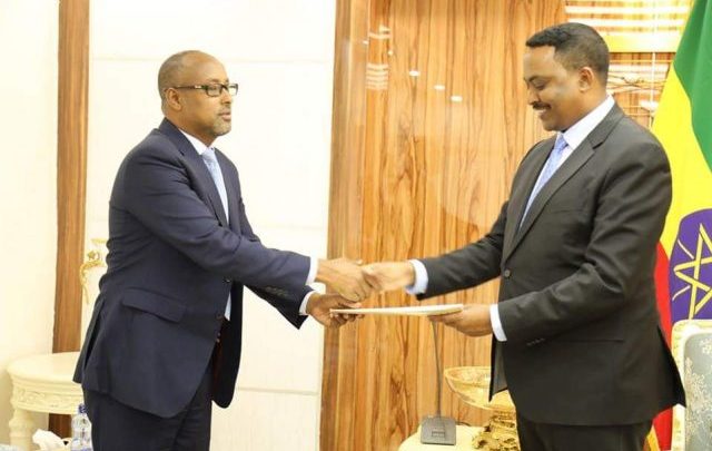 Somalia’s New Ambassador Delivers His Credentials To Ethiopian Foreign Minister